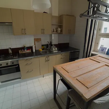 Koro De Varsovio - Chmielna 6 * Warsaw